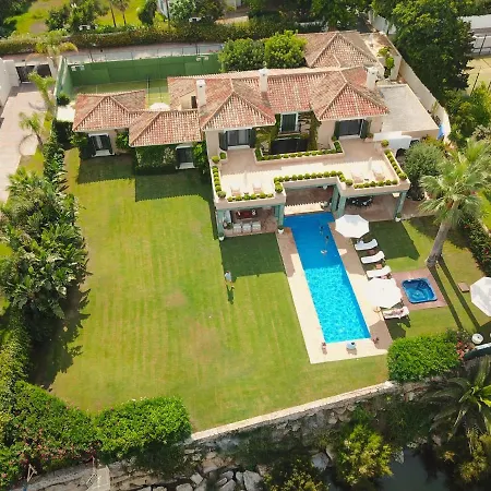 Ranas Casasola & Golf إِستيبونا